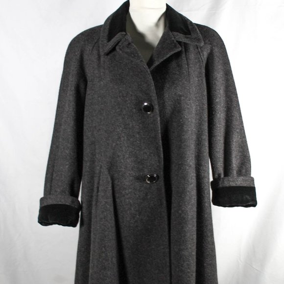Classic New York Streetstyle Dark Gray Wool Overcoat with Velveteen Trim - Picture 1 of 8